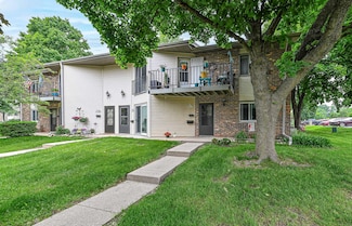 W168N11501 El Camino Dr Unit 2, Germantown, WI 53022