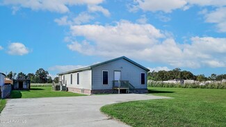 1214 Troy Rd, New Iberia, LA 70563