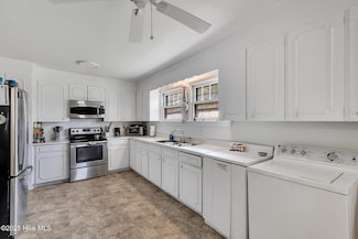 601 Mary Ann Dr, Hampstead, NC 28443