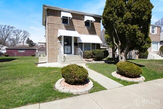12436 S Carpenter St, Calumet Park, IL 60827