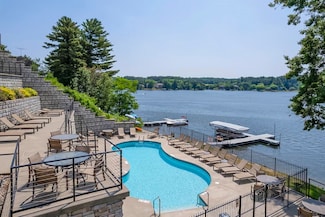 670 E Lake Ave Unit 202, Wisconsin Dells, WI 53965