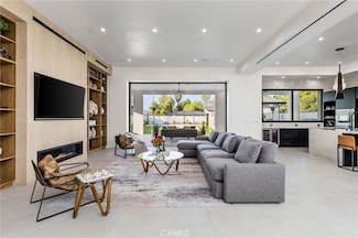 22745 Califa St, Los Angeles, CA 91367