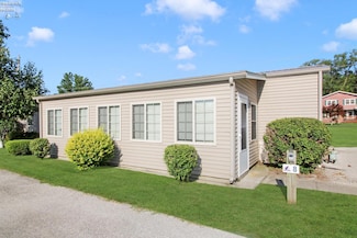 8452 E Bayshore Rd Unit 8, Lakeside Marblehead, OH 43440