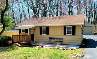 8742 E Sherwood Dr, Kunkletown, PA 18058