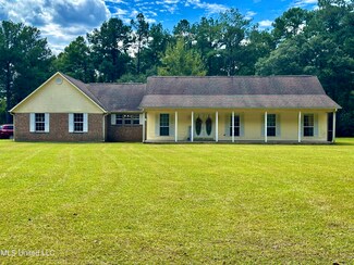 1108 Sampson Rd, Lucedale, MS 39452