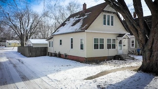 1323 9th St, Nevada, IA 50201