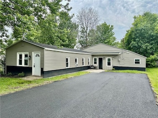 6429 Wembridge Dr, East Syracuse, NY 13057