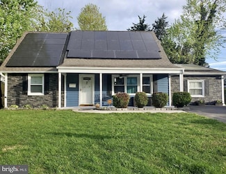 35 Medallion Ln, Willingboro, NJ 08046