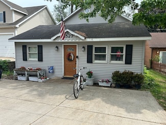 1527 N Harrison St, Algonquin, IL 60102