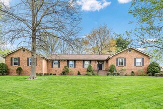 5060 Twin Lakes Dr, Old Hickory, TN 37138