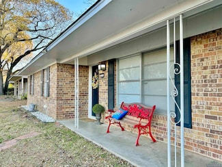211 Paris St, Longview, TX 75604