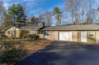 1261 Turkey Ford Rd, Mount Airy, NC 27030