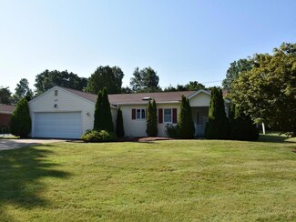 1099 Carmont Dr, Meadville, PA 16335