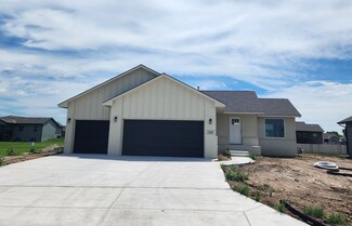 210 W Summer Dr, Newton, KS 67114