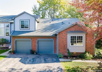 585 Winwood Cir Unit 29, Walled Lake, MI 48390