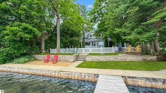 1576 S Lake Mitchell Dr, Cadillac, MI 49601