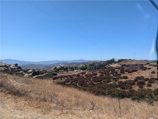40 N American Cut Off Rd, Canoga Park, CA 91304