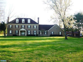 101 Fostertown Rd, Lumberton, NJ 08048