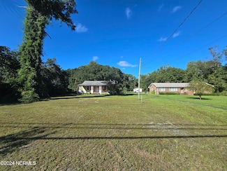 633 Piner Rd, Wilmington, NC 28409