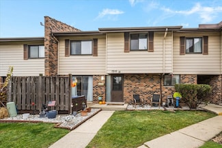 7315 Winthrop Way Unit 16, Downers Grove, IL 60516
