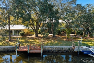 11328 W Bayshore Dr, Crystal River, FL 34429