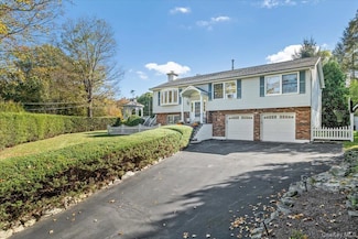 9 Aqueduct Rd, Garrison, NY 10524