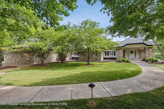 40 Monarch Ln, Okemos, MI 48864