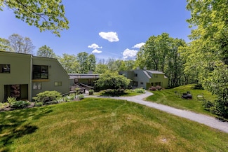 1221 Baker Turn Rd Unit 1F, Hartford, VT 05059