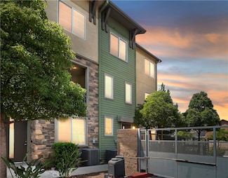 677 Savi Dr Unit 101, Corona, CA 92878