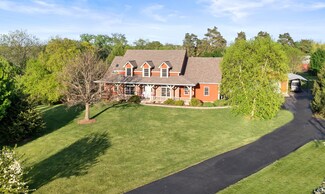 165 Clover Hill Ln, North Barrington, IL 60010