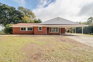 210 Woodbine Dr, Gulfport, MS 39507