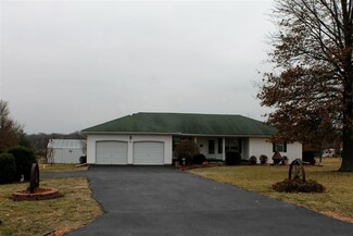 2168 E Chestnut St, Carthage, MO 64836