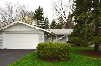 209 Sycamore Dr, Naperville, IL 60540