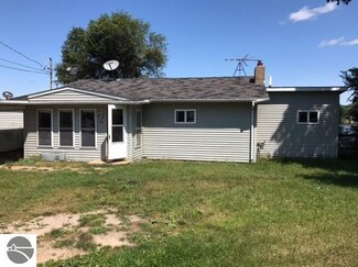 7243 E Howard City Edmore Rd, Vestaburg, MI 48891