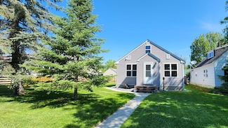908 11th St, International Falls, MN 56649