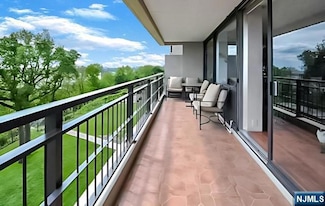 4 Horizon Rd Unit 404, Fort Lee, NJ 07024
