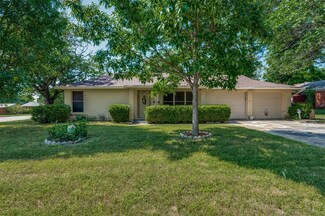 5040 Roxie St, Haltom City, TX 76117