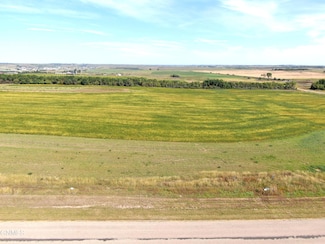 17008 Acadia Dr, Bismarck, ND 58503