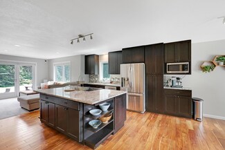 1606 Goose Lake Rd, Saint Paul, MN 55110