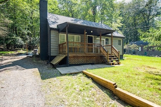 55 Lakeview Dr, Lake Harmony, PA 18624