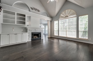 2704 Crestwood Ln, Lewisville, TX 75077