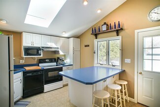 90 Hillvale Dr, Manchester Center, VT 05255