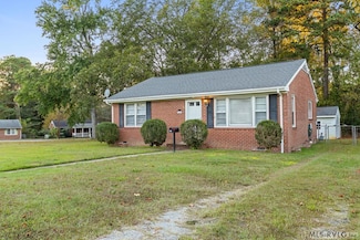 1426 W Circle Dr, Roanoke Rapids, NC 27870