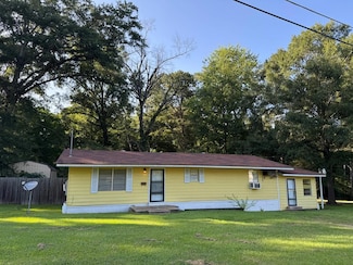 103 Bradshaw St, Center, TX 75935