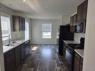 9 Mary Dr Unit 9, Lansing, MI 48906