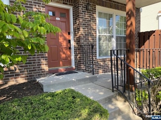386 Village Ct, Fort Lee, NJ 07024