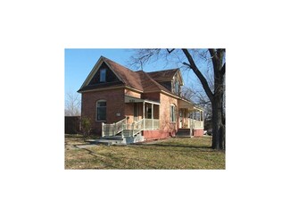 521 S 3rd St, Humboldt, KS 66748