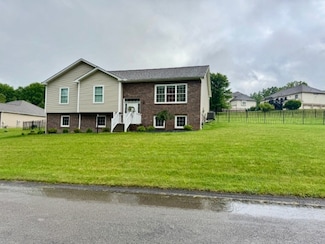196 Weathervane Dr, Slippery Rock, PA 16057