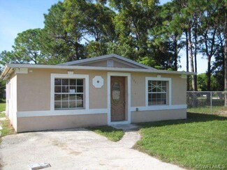 5441 Trammel St, Naples, FL 34113