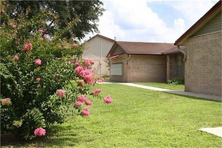 1301 S Tyler St, Beeville, TX 78102